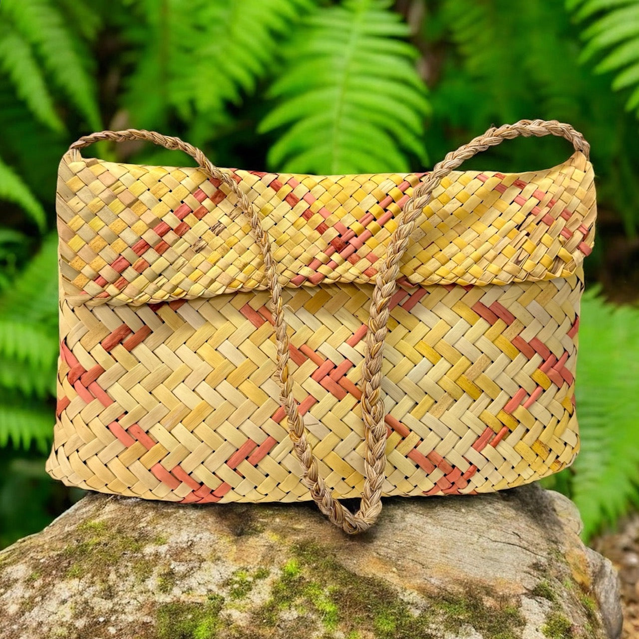 Wakatipu Weaver '104' Kete by Denise Greer