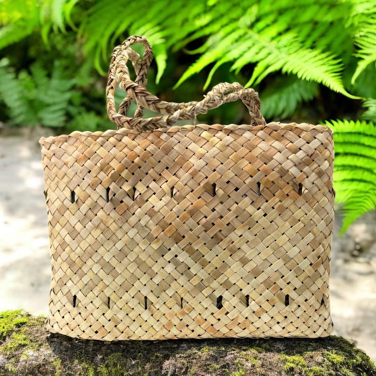 Wakatipu Weaver '105' Kete by Denise Greer